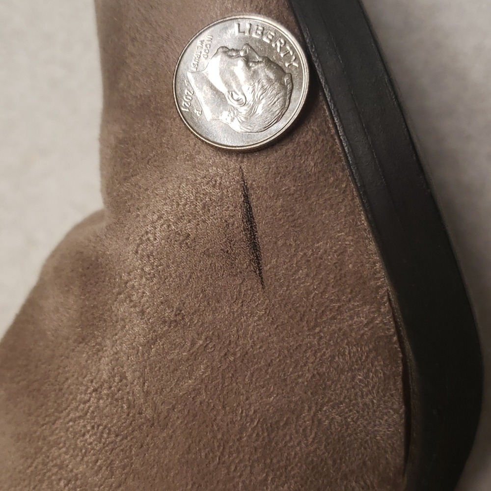 Boots - Picture 4 of 10